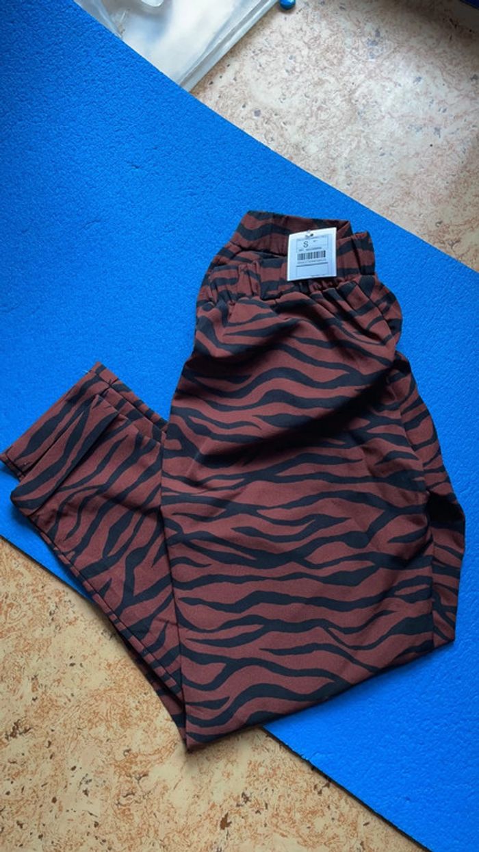 Lot de 2 pantalons taille 36 ou 38 - photo numéro 4