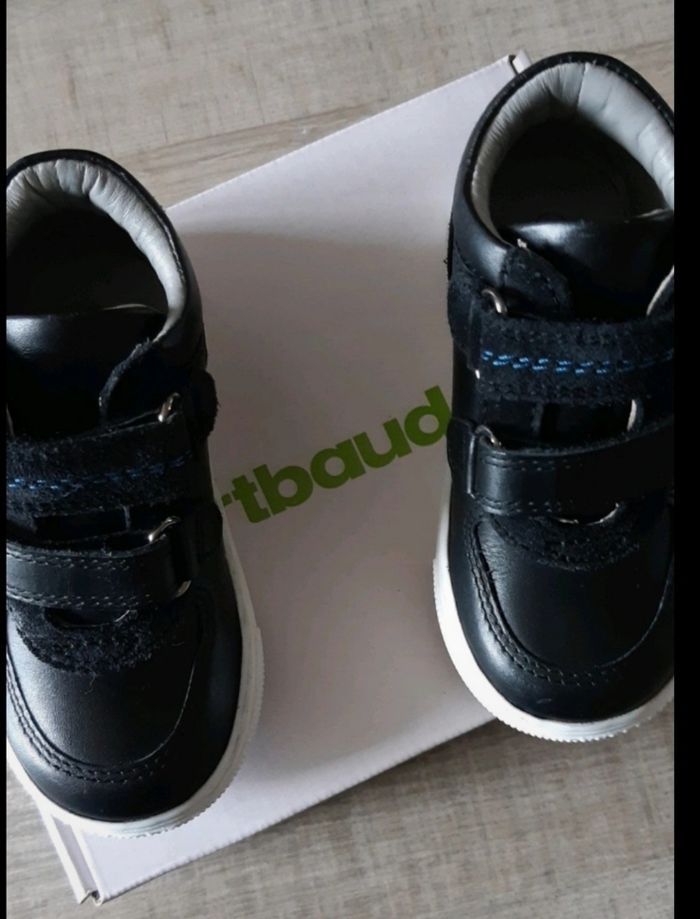 Chaussures neuves vertbaudet - photo numéro 3