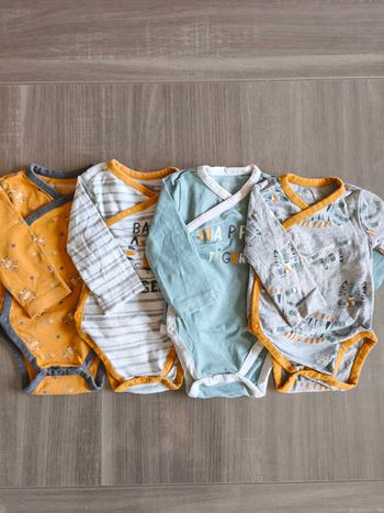 Lot de 4 bodies 1 mois