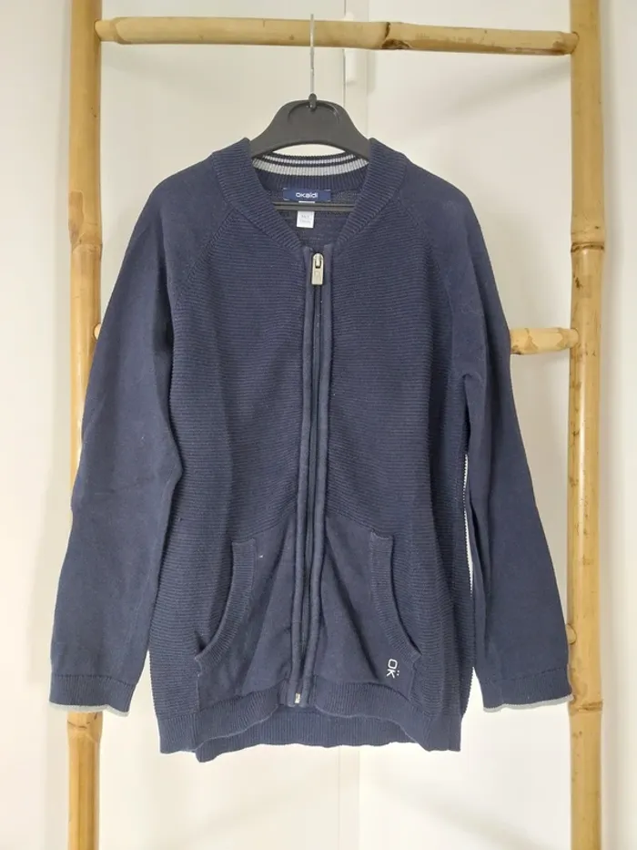 Une veste et un pull Okaïdi 8 ans - photo numéro 2