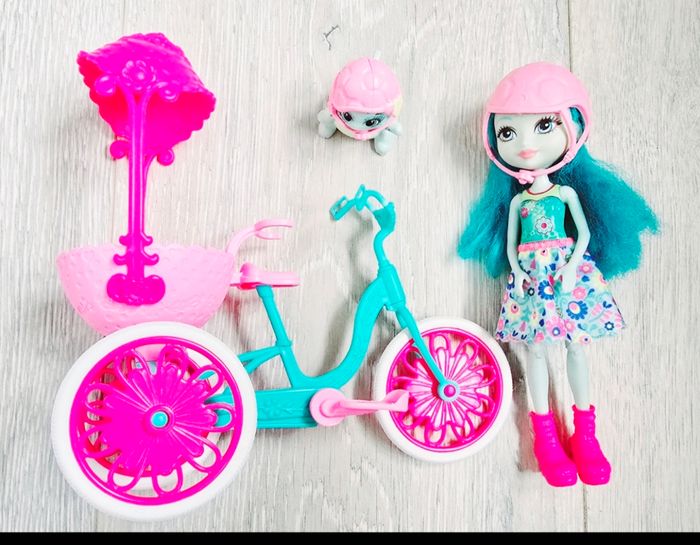 Poupée Enchantimals Tortue avec vélo en très bon etat