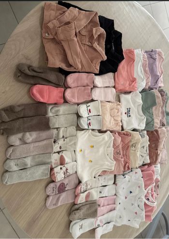 lots vêtement bébé fille taille 6 mois un peu de 9 mois et un peu de 12 mois