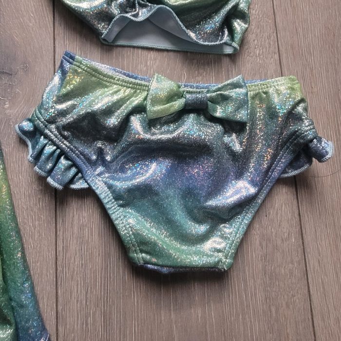 Magnifique maillot de bain sirène. Fille 2 ans 1/2. Haut + bas + queue de sirène - photo numéro 3