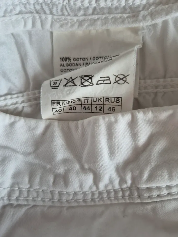 Short blanc Camaïeu bouton noir taille 40 - photo numéro 7