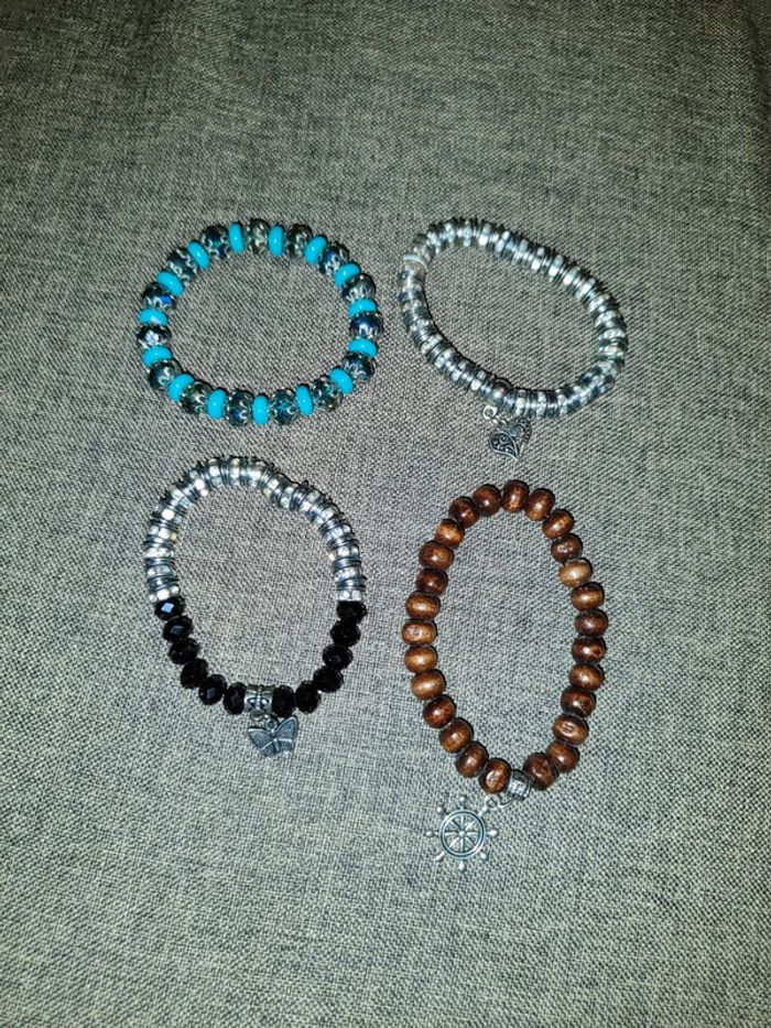 Lot 4 bracelets fantaisie