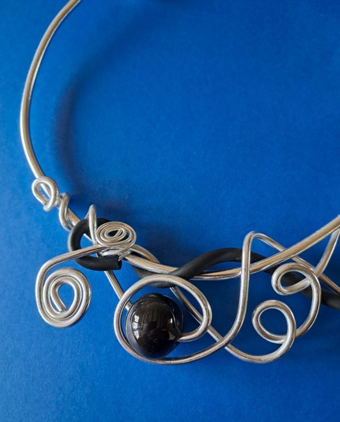 Collier court ras de cou NEUF *fabrication artisanale* - photo numéro 4