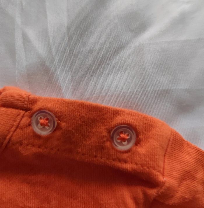 T-shirt manches longues orange 🧸 Taille 18 mois - photo numéro 4