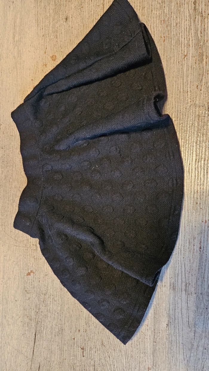 Jupe patineuse,élastique à la taille, noire avec dessin en relief, Palomino, 6 ans - photo numéro 3