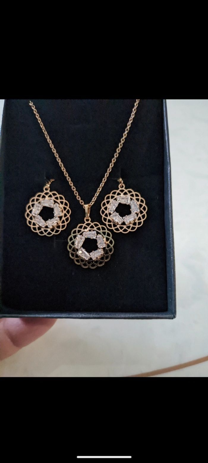 Magnifique parure Gioyes plaqué or 24 carats sertis de zirconiums. - photo numéro 3