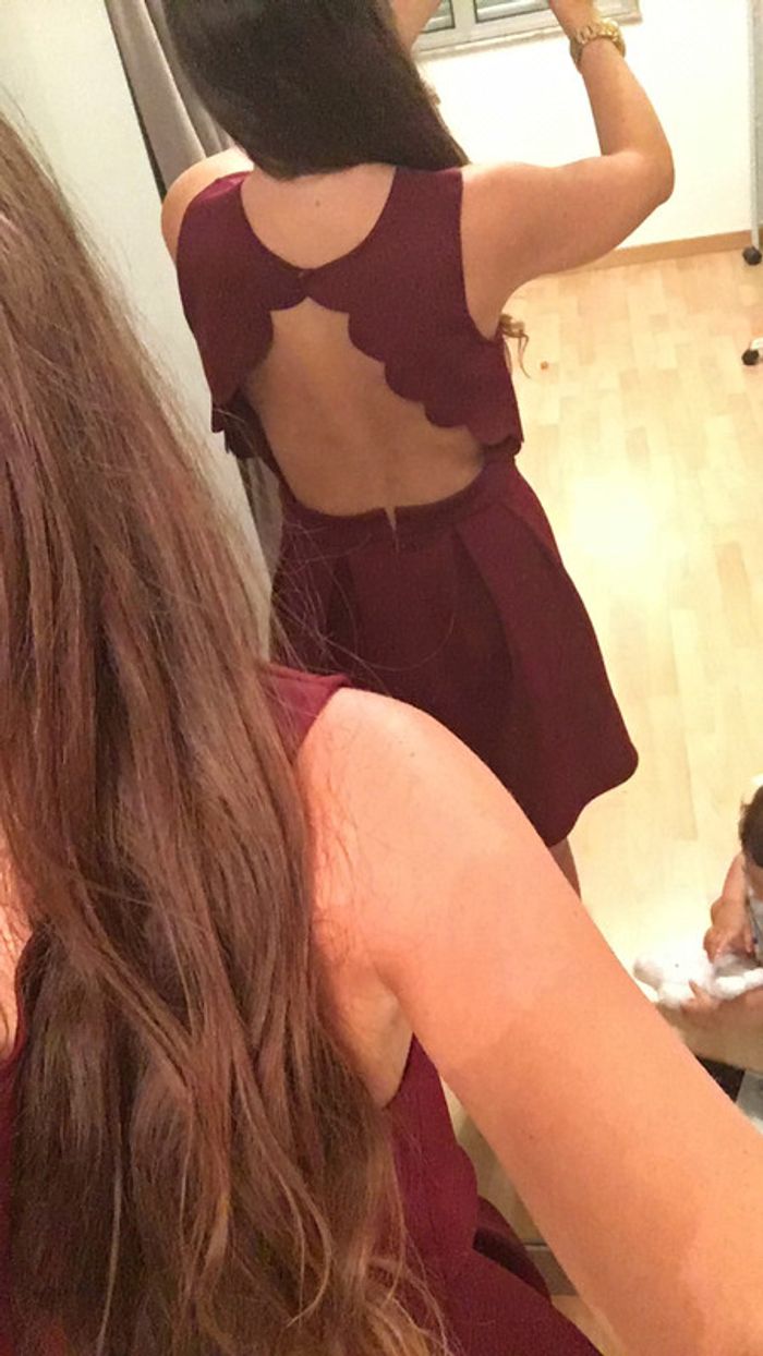 Robe bordeaux dos nue - photo numéro 3