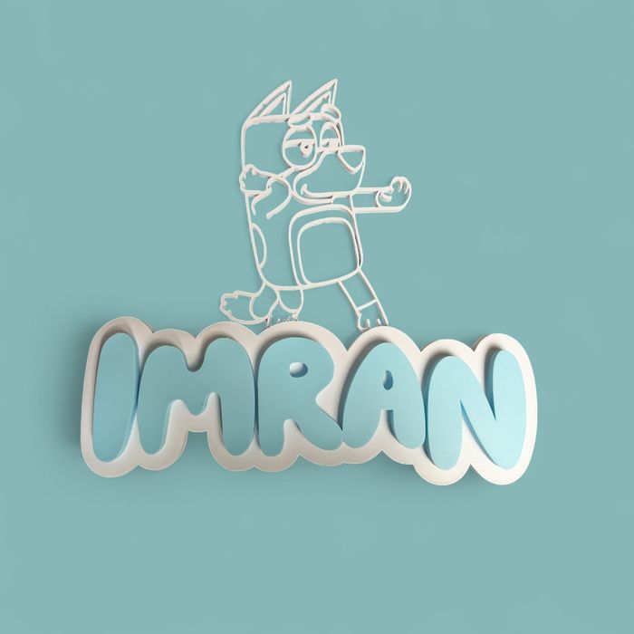 Décoration prénom style Bluey – Personnage Bluey inclus