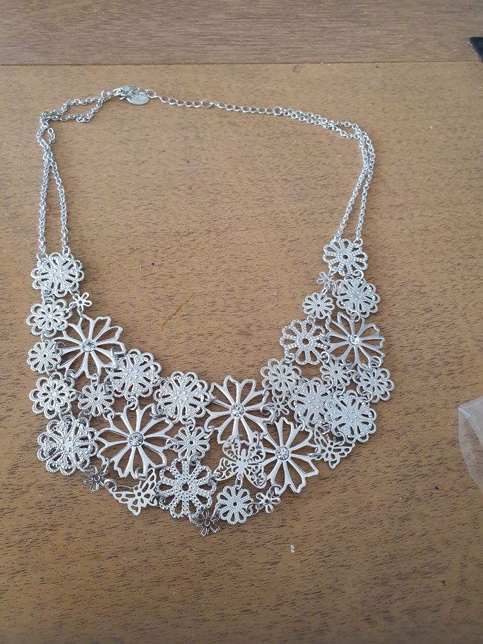 Très beau collier