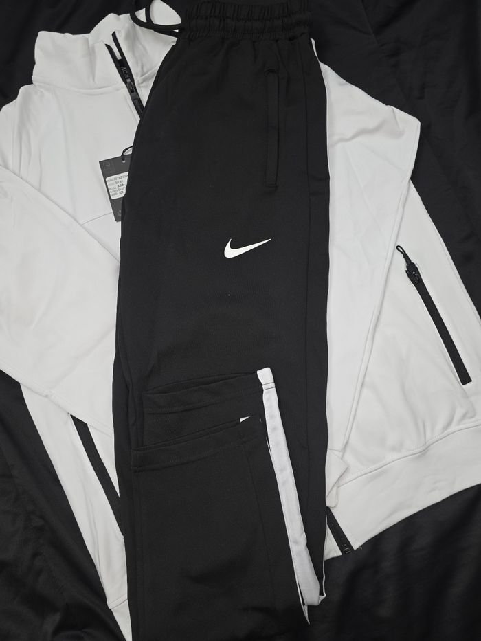 Ensemble de sport blanc et noir - photo numéro 3