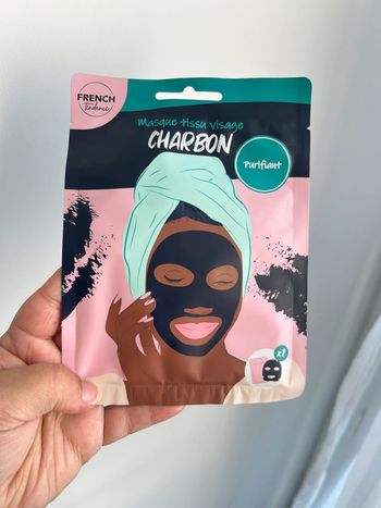 Masque tissus pour le visage au charbon