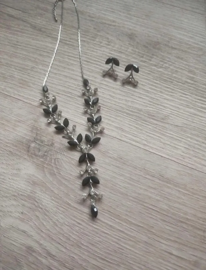 Parure collier + boucles d'oreilles
