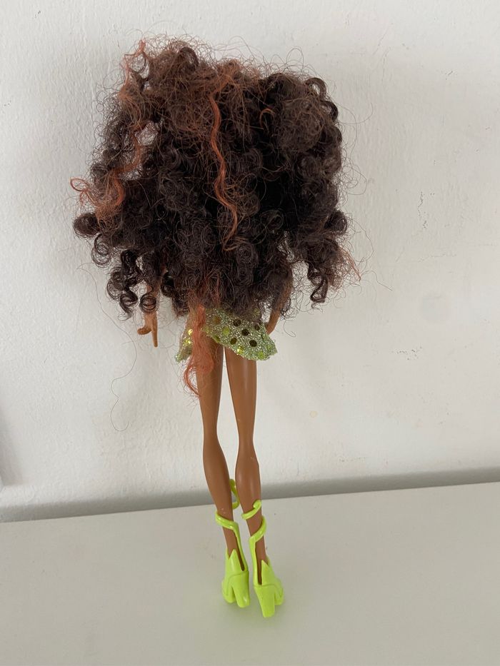 Poupée winx club Layla - photo numéro 5