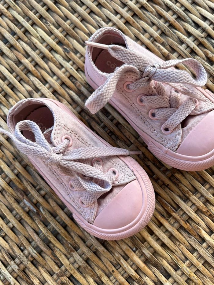 Fille 👧🏻 Converse full rose taille 20 - photo numéro 6
