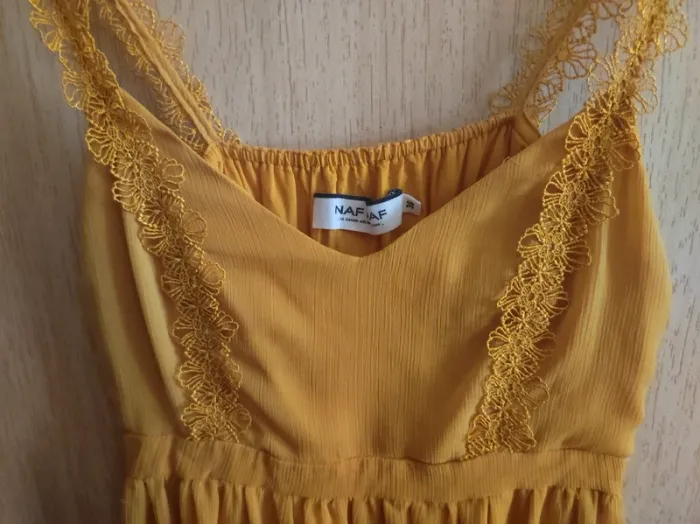 Robe jaune moutarde a bretelles - photo numéro 3