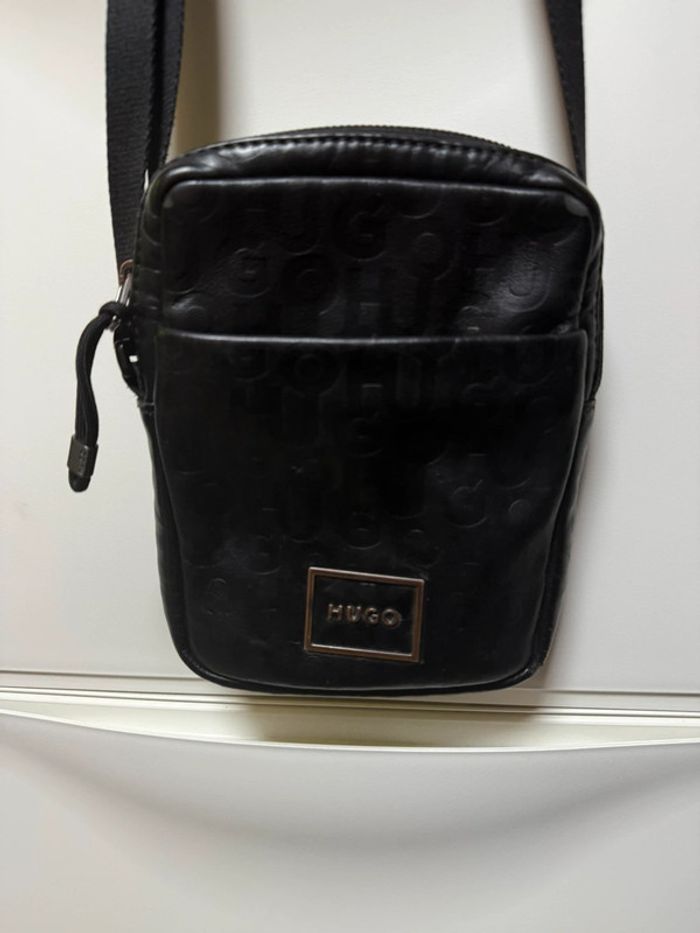 Sacoche Roy monogramme homme noir effet cuir de la marque Hugo - photo numéro 2