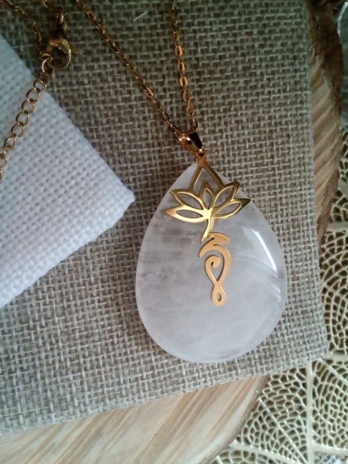 Collier en cristal de quartz et fleur de lotus en acier inoxydable - photo numéro 2