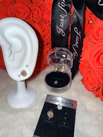 🌼 Boucles d’oreilles dorées effet soleil – Chic et lumineuses 🌼