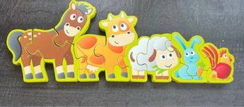 Puzzle en bois enfants animaux en chenille réversible de Hape