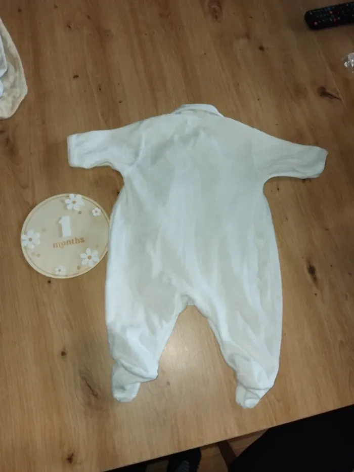 5 pyjamas  velours 1 mois - photo numéro 7