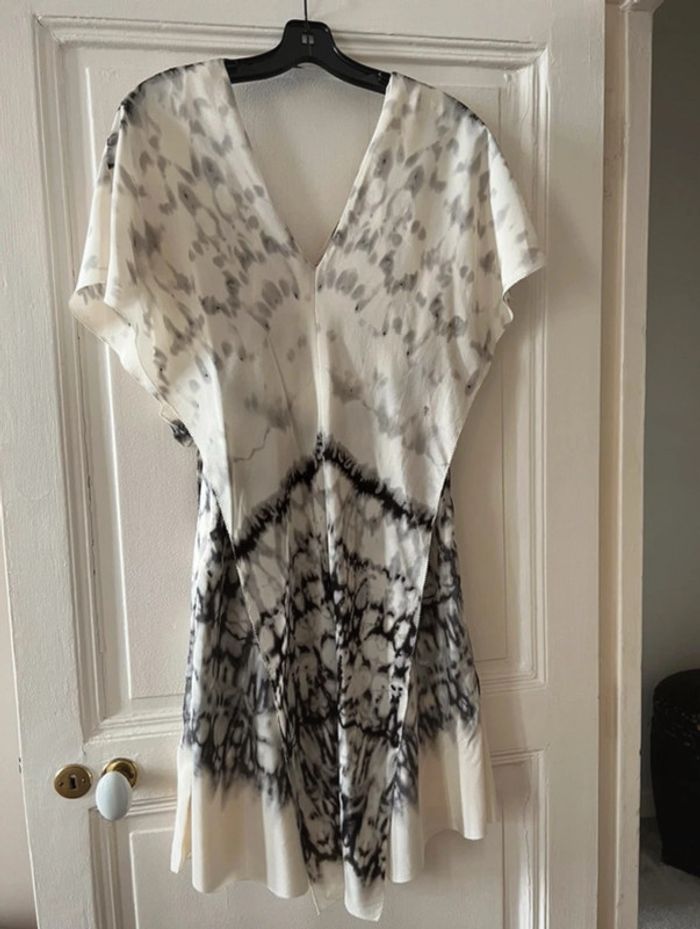 Robe cocktail 100% soie rare by Max Azria  - BCBGmaxazria - photo numéro 2