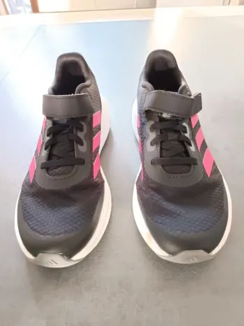 Vends paires de baskets enfant adidas pointure 36.5