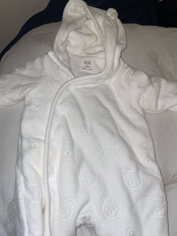 Le manteau pour le bébé