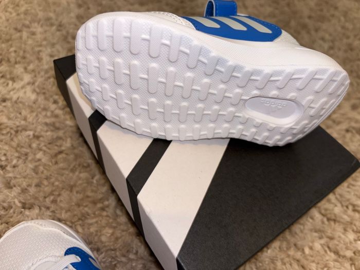 Basket adidas neuf - photo numéro 3