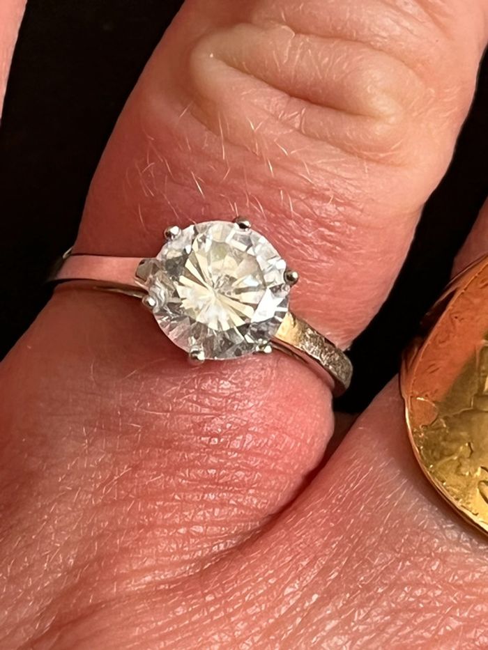 Jolie bague «solitaire » en argent massif avec zircon T. 54 femme TBE - photo numéro 12