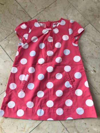 Robe rose foncé avec pois blanc 18 mois