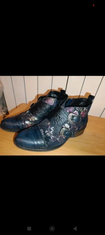 Magnifiques bottines en cuir très originale taille 36