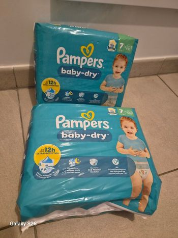 Couches Pampers taille 7