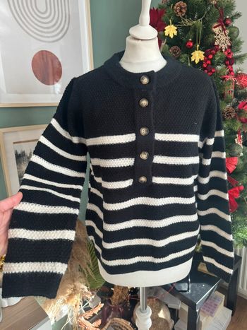 Magnifique pull en maille douce marinière noir blanc taille S col rond boutons marrrons