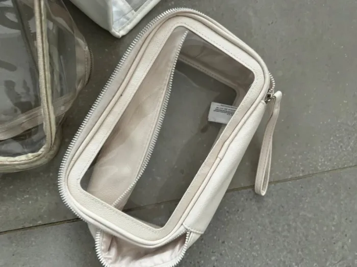 Lot de 3 sacs et pochettes transparentes, bon état mais quelques traces, 34x22cm - photo numéro 3