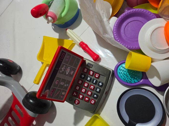 Lot dinette charet et quelques petits truc de bebe micro-ondes - photo numéro 5