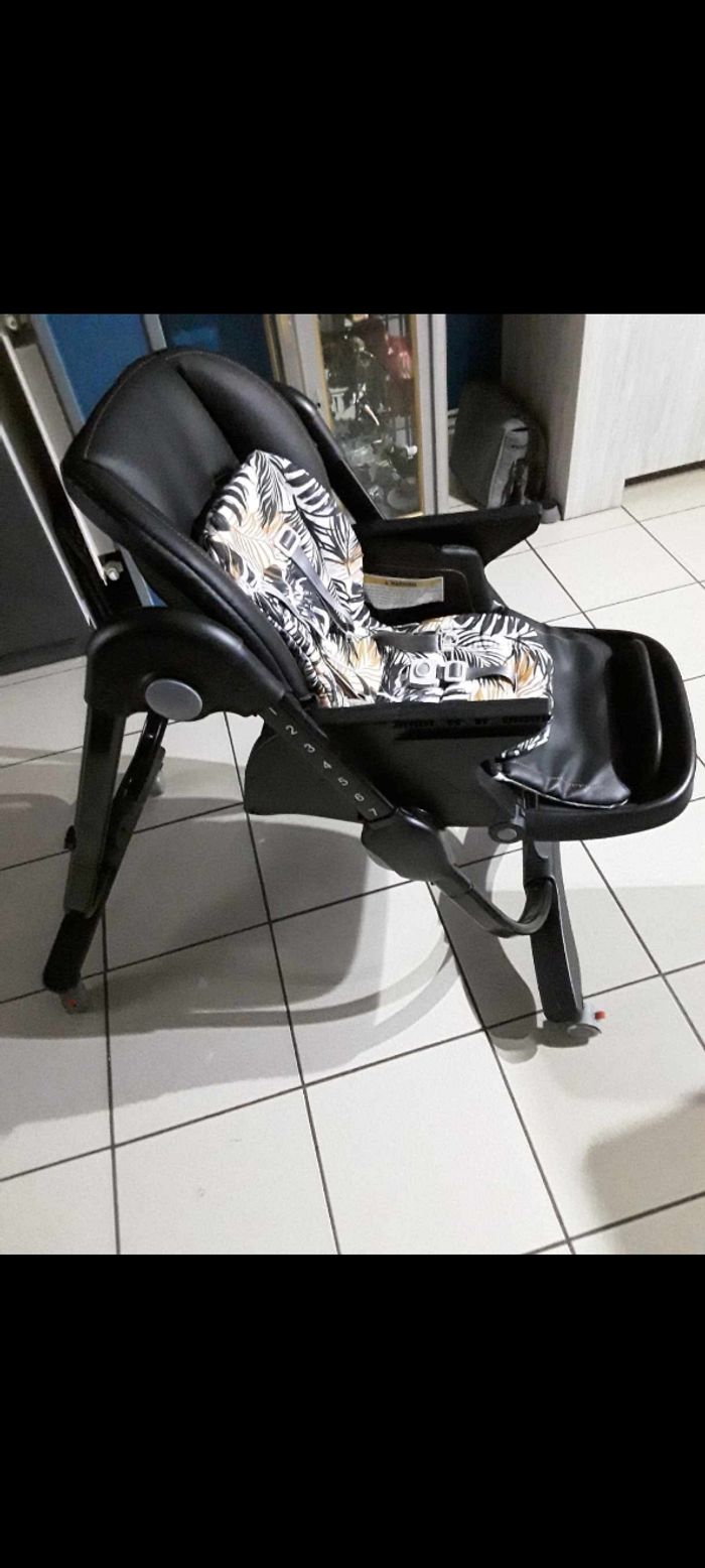 Vends chaise haute simili cuir noir - photo numéro 5