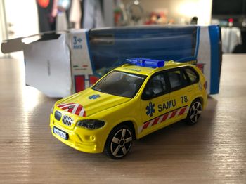 Miniature burago BMW X5 Samu 78