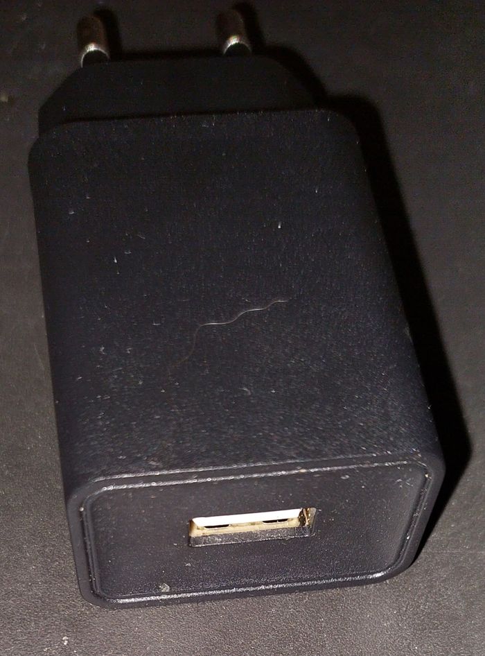 Chargeur vendu sans câble - photo numéro 2