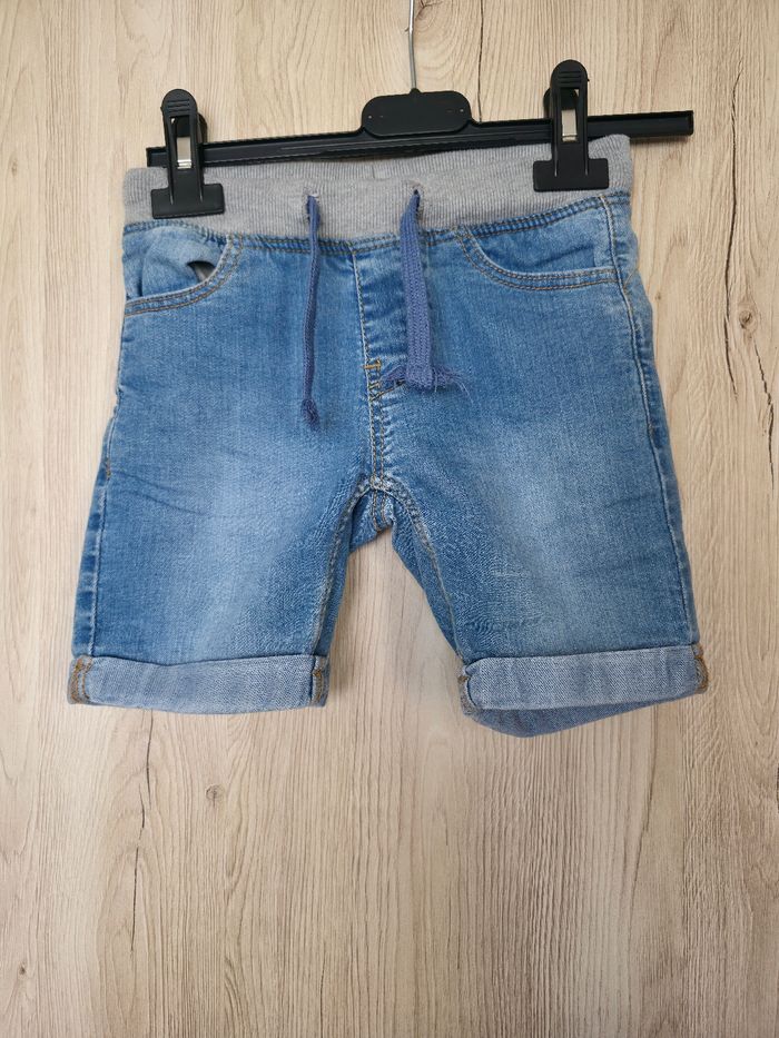 SHORT EN JEANS GARÇON TAILLE 4ANS MARQUE LA HALLE