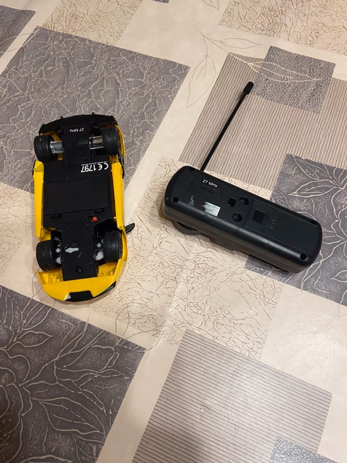 Voiture radio commandée - photo numéro 2