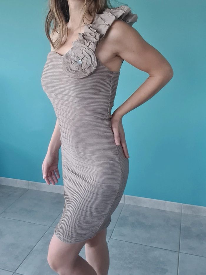 Robe plissé pour occasion beige
