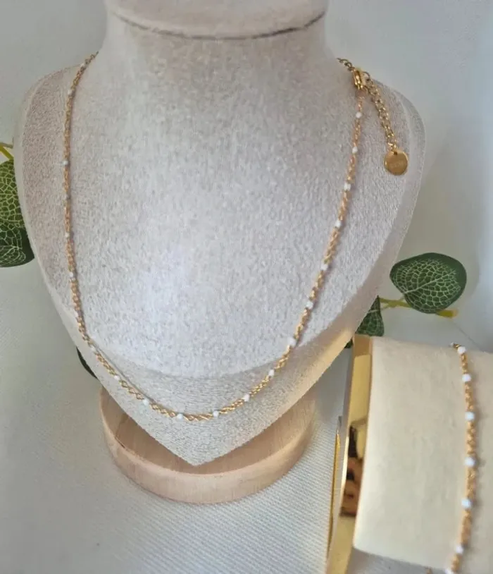 Parure lot de 2 bijoux collier + bracelet en acier inoxydable 🌸 perles blanches - photo numéro 2