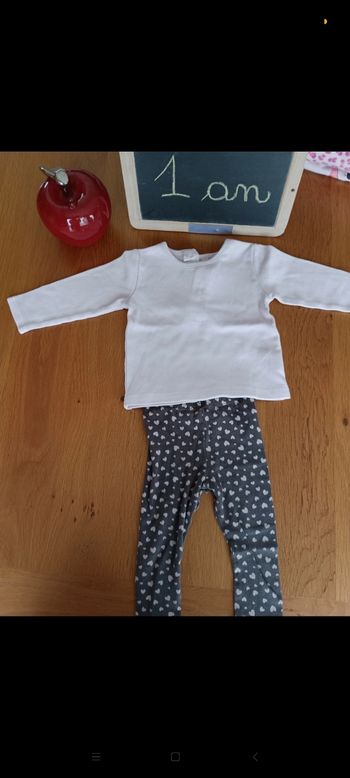 Lot 1 t-shirt manches longues et 1 legging taille 1 an en très bon état