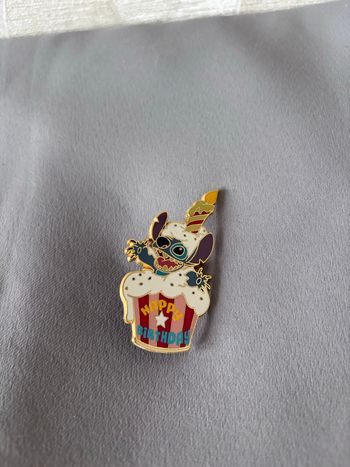 Pins Stitch gâteau d’anniversaire 