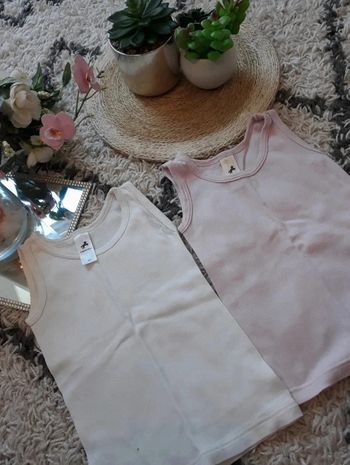 Lot de deux débardeurs Taille 2 ans💝🌿