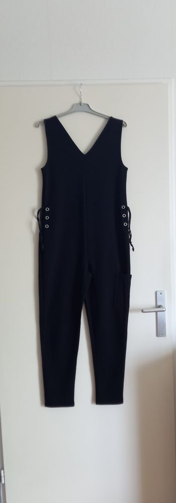 Combi pantalon noir.