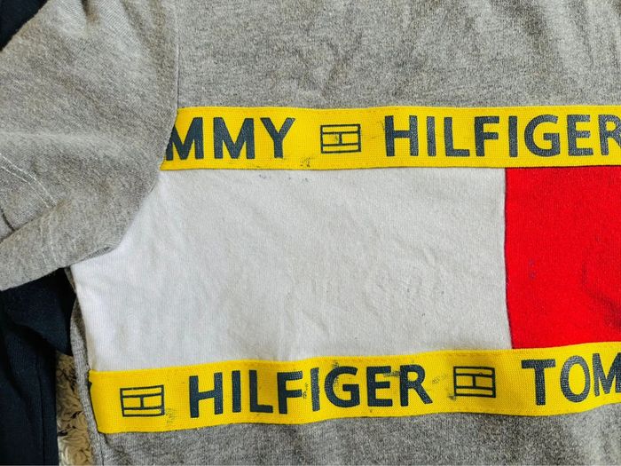 Lot 3 hauts tommy Hilfiger 6-7 ans - photo numéro 3